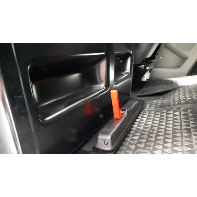 VW T5 Ausbau - Einbau Drehkonsole Doppelsitzbank - Lifetravellerz Blog