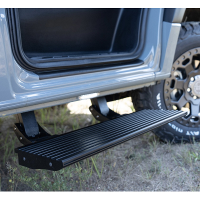 Seitliche elektrische Kassettenstufe für die Beifahrertür / Automatisches Trittstufensystem / V-Board - Länge 600 mm - für Mercedes Sprinter